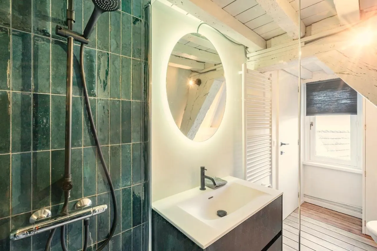 The Hendrik Square Apartments Антверпен